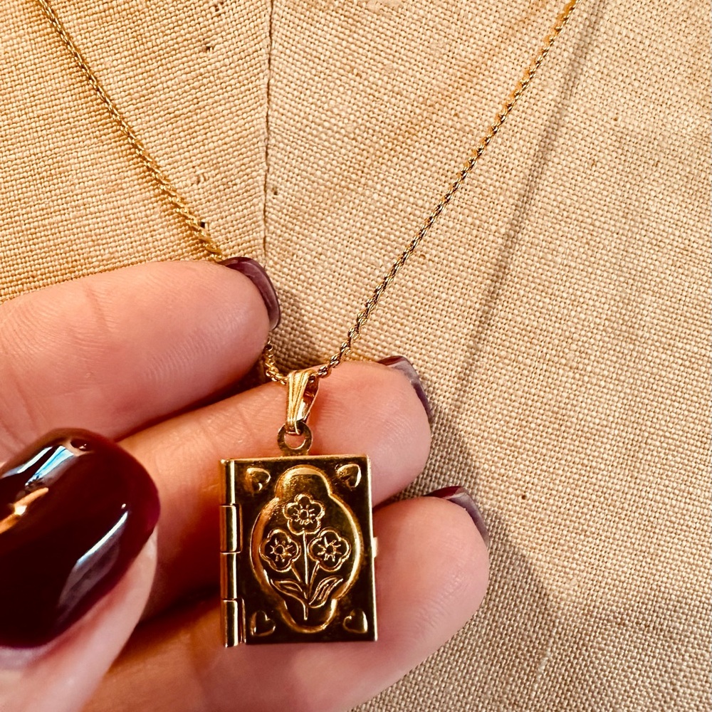 Vintage Gold-tone Floral Locket Necklace